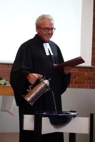 Jürgen Knöbl tauft